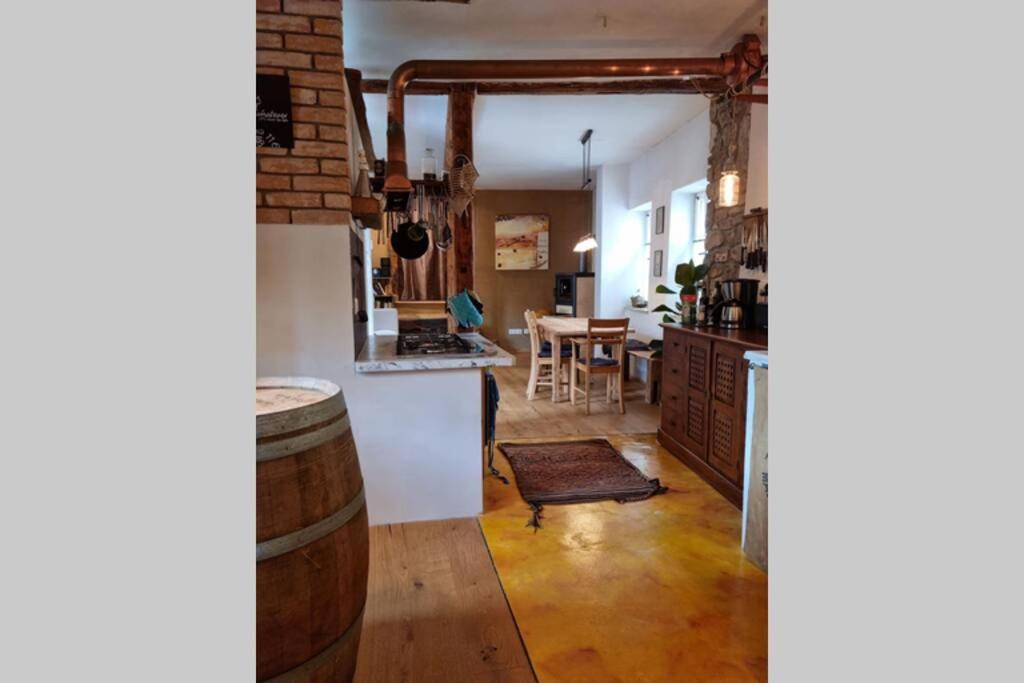 Schoene Ferienwohnung Mit Kamin Neustadt an der Weinstraße Esterno foto