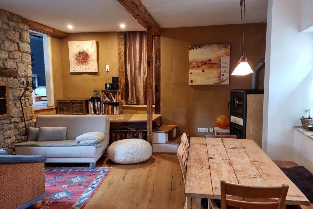 Schoene Ferienwohnung Mit Kamin Neustadt an der Weinstraße Esterno foto