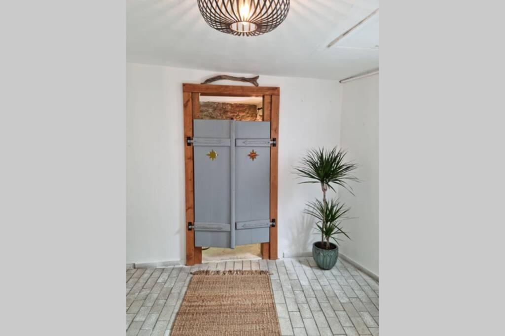 Schoene Ferienwohnung Mit Kamin Neustadt an der Weinstraße Esterno foto