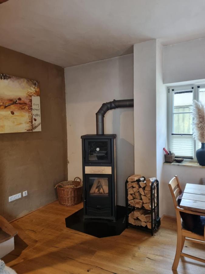 Schoene Ferienwohnung Mit Kamin Neustadt an der Weinstraße Esterno foto